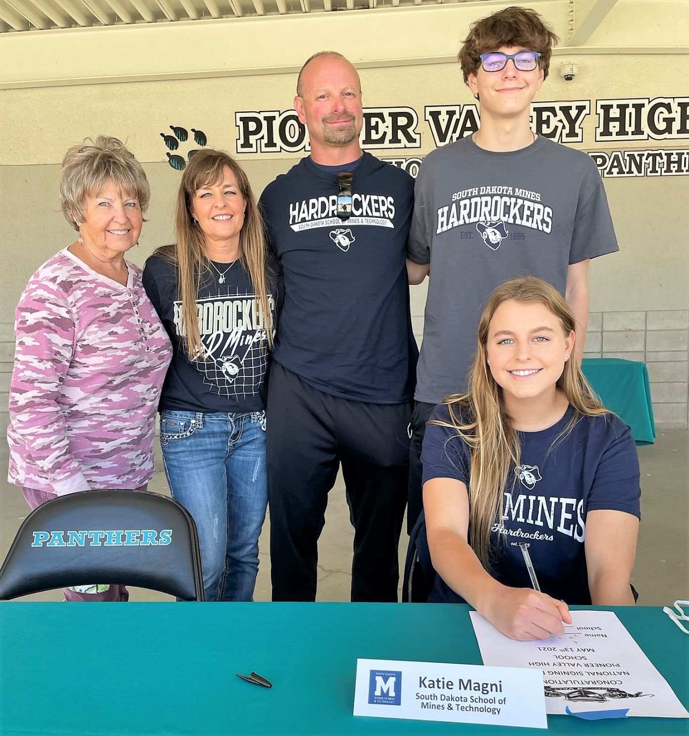051321 PVHS Signing 14.jpeg